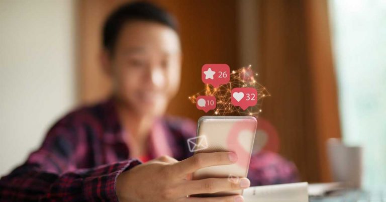 Fashion Trend Forecasting with Real-Time Social Media Data